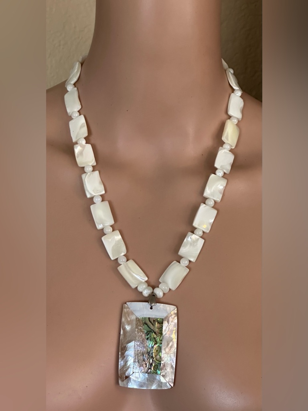 24-1/2 inch Mother of Pearl necklace NWOT - Picture 7 of 12